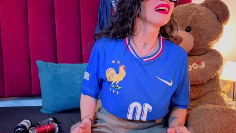 Snapshot of chiarajjones chatting on July 4, 12:44 pm CHIARA online show from July 4, 12:44 pm
