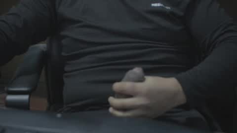 Snapshot of chicagoalex68 chatting on December 6, 2:13 am chicagoalex68 online show from December 6, 2:13 am