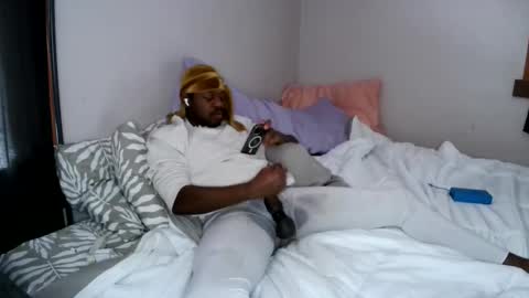 Que online show from January 31, 7:45 pm