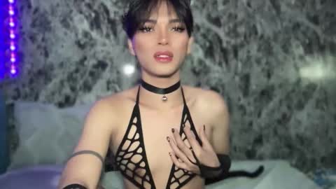 Snapshot of chichay_addams chatting on December 3, 5:33 pm Addams online show from December 3, 5:33 pm