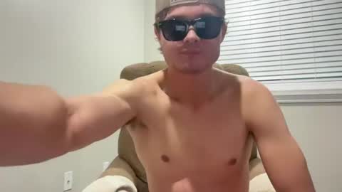chill_fit_guy online show from August 7, 12:45 am