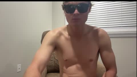 chill_fit_guy online show from August 8, 2:14 am