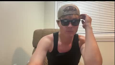chill_fit_guy online show from August 9, 1:07 am
