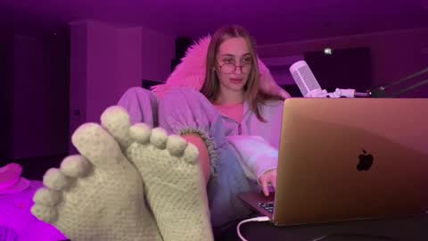 Snapshot of chillgoddess chatting on December 24, 2:22 pm Goddess Vika - owner of all ur money online show from December 24, 2:22 pm