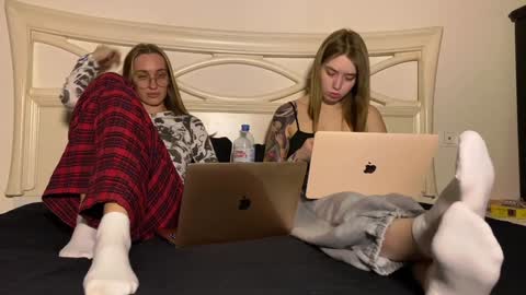 Snapshot of chillgoddess chatting on December 28, 6:40 pm Goddess Vika - owner of all ur money online show from December 28, 6:40 pm