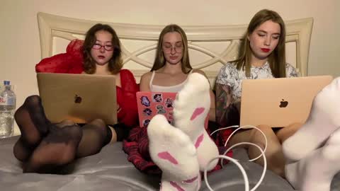 Snapshot of chillgoddess chatting on December 31, 2:25 pm Goddess Vika - owner of all ur money online show from December 31, 2:25 pm