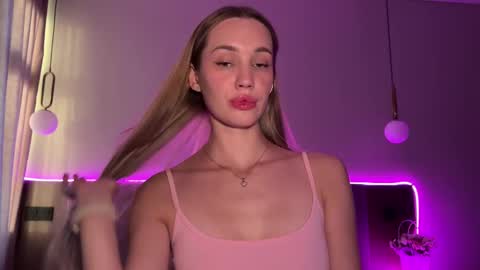 Snapshot of chillgoddess chatting on October 21, 1:56 pm Goddess Vika - owner of all ur money online show from October 21, 1:56 pm