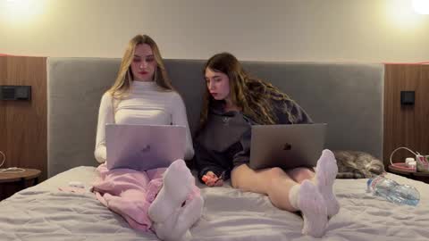 Snapshot of chillgoddess chatting on November 14, 3:44 pm Goddess Vika - owner of all ur money online show from November 14, 3:44 pm