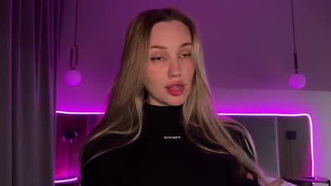 Snapshot of chillgoddess chatting on December 1, 3:17 pm Goddess Vika - owner of all ur money online show from December 1, 3:17 pm