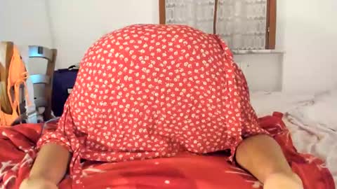 Snapshot of chillwithcamii chatting on September 12, 12:22 am yoursensualparadise online show from September 12, 12:22 am