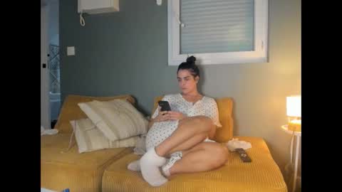 Snapshot of chillwithcamii chatting on October 17, 5:15 pm yoursensualparadise online show from October 17, 5:15 pm