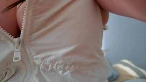 Snapshot of chillwithcamii chatting on July 17, 10:00 am yoursensualparadise online show from July 17, 10:00 am