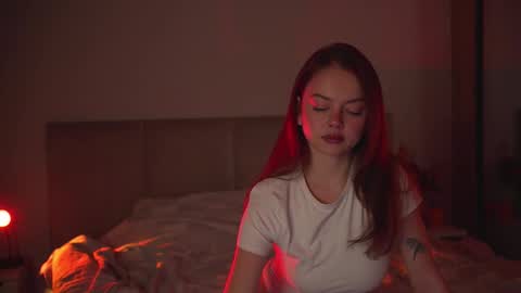 Snapshot of chillwithstacy chatting on December 3, 9:35 pm chillwithstacy online show from December 3, 9:35 pm