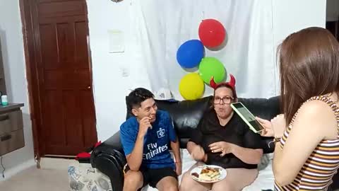 Snapshot of chiquitahot69 chatting on December 16, 12:48 am chiquitahot69 online show from December 16, 12:48 am