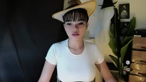 chixies_ladies online show from June 17, 1:41 am