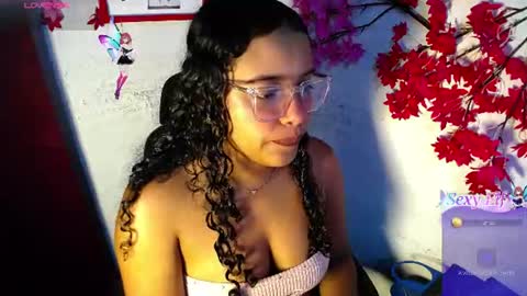 Snapshot of chleo_rosse chatting on August 2, 3:43 pm chleo_rosse online show from August 2, 3:43 pm