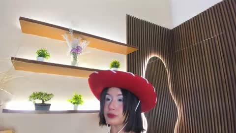 C H L O E  online show from December 4, 11:30 am