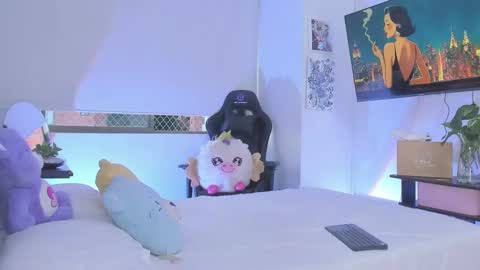 CHLOE online show from March 12, 11:00 pm