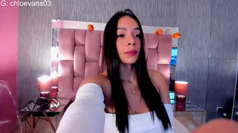 Snapshot of chloe__evans_ chatting on October 25, 11:40 am Chloe online show from October 25, 11:40 am