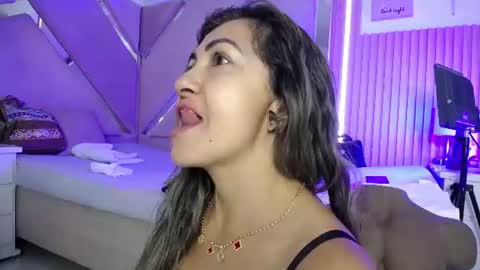 Snapshot of chloe__jones_ chatting on July 22, 1:47 pm Chloe online show from July 22, 1:47 pm