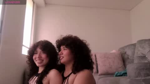 chloe_and_violeta online show from July 25, 9:45 pm