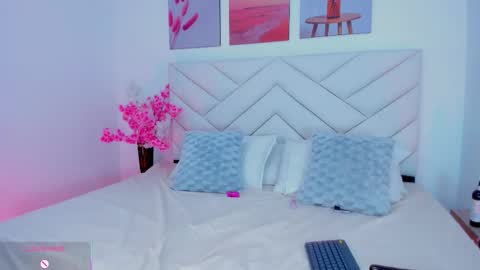 Snapshot of chloe_avery chatting on October 5, 11:46 pm chloe_avery online show from October 5, 11:46 pm