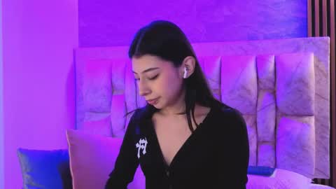 chloe_bluee_ online show from April 30, 11:05 am