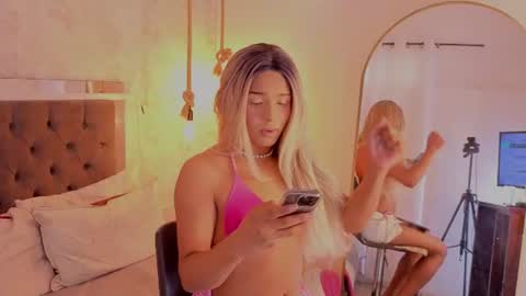 Snapshot of chloe_bronze chatting on July 6, 8:00 pm Chloe online show from July 6, 8:00 pm