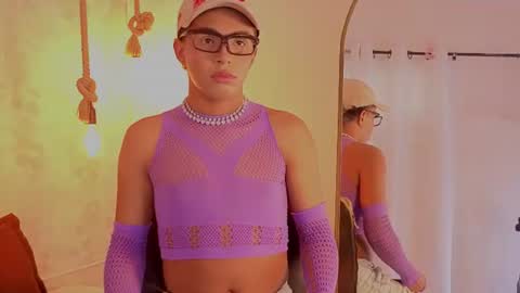 Snapshot of chloe_bronze chatting on July 8, 8:02 pm Chloe online show from July 8, 8:02 pm
