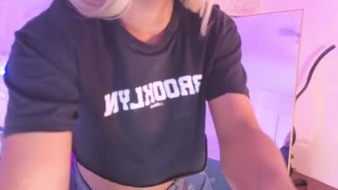 Snapshot of chloe_bronze chatting on July 15, 7:30 pm Chloe online show from July 15, 7:30 pm