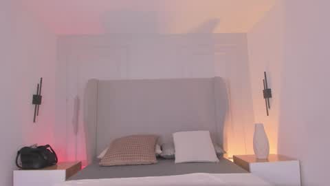 Snapshot of chloe_dee_ chatting on December 5, 11:30 am Chloe online show from December 5, 11:30 am