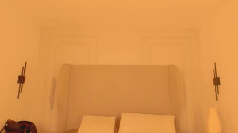 Snapshot of chloe_dee_ chatting on December 16, 12:10 pm Chloe online show from December 16, 12:10 pm