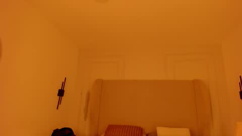 Snapshot of chloe_dee_ chatting on December 17, 12:11 pm Chloe online show from December 17, 12:11 pm