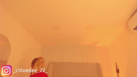 Snapshot of chloe_dee_ chatting on January 15, 8:19 am Chloe online show from January 15, 8:19 am