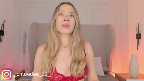 Snapshot of chloe_dee_ chatting on February 8, 12:30 pm Chloe online show from February 8, 12:30 pm