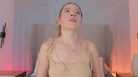 Snapshot of chloe_dee_ chatting on March 14, 12:10 pm Chloe online show from March 14, 12:10 pm