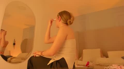 Snapshot of chloe_dee_ chatting on March 21, 12:21 pm Chloe online show from March 21, 12:21 pm