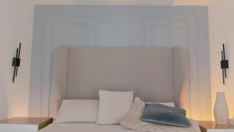 Chloe online show from May 1, 2:10 pm