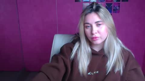 Chloe online show from November 25, 12:16 pm