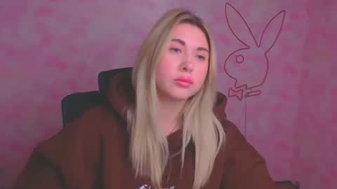 Chloe online show from November 26, 6:25 am