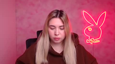 Chloe online show from December 1, 6:29 am