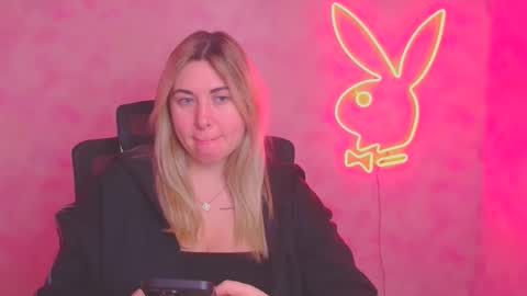 Chloe online show from December 2, 6:08 am