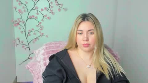 Chloe online show from December 3, 6:32 am