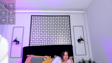 Snapshot of chloe_fischer chatting on December 21, 2:15 pm Chloe online show from December 21, 2:15 pm