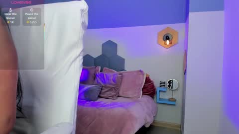 Snapshot of chloe_fischer chatting on September 18, 2:52 pm Chloe online show from September 18, 2:52 pm