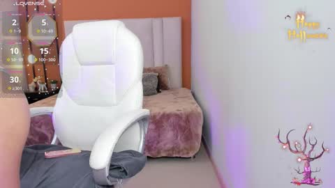 Snapshot of chloe_fischer chatting on October 24, 5:31 pm Chloe online show from October 24, 5:31 pm