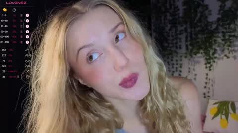 Snapshot of chloe_guidry chatting on December 12, 2:37 am Arianaa Mourrr online show from December 12, 2:37 am