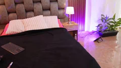 Chloe online show from March 4, 12:22 pm