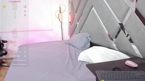 Chloe online show from October 12, 6:40 pm