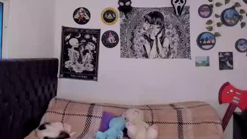 Snapshot of chloe_kisses chatting on September 9, 11:10 am chloe_kisses online show from September 9, 11:10 am